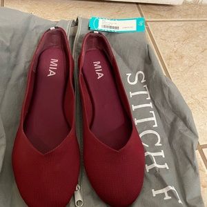 MIA Aubrie Flyknit flats